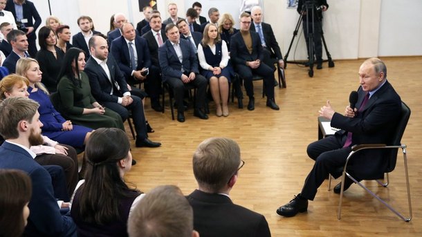 Путин поддержал идею создания научных команд из школьников и ученых