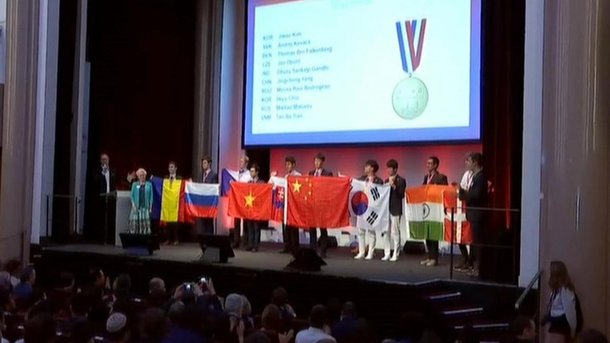 Школьники из России взяли четыре золотые медали на олимпиаде по химии в Париже