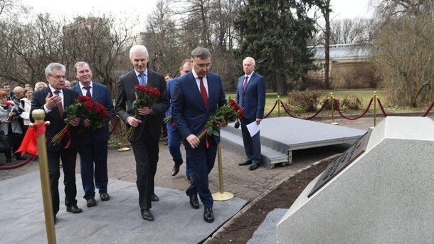 Помощник Президента Андрей Фурсенко принял участие в открытии закладного камня памятника академику Николаю Семенову