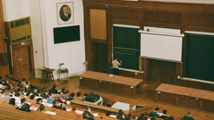 Студентам российских вузов назначены именные стипендии на 2022/2023 учебный год