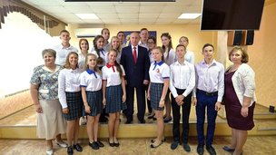 В День знаний Владимир Путин посетил гимназию во Владивостоке